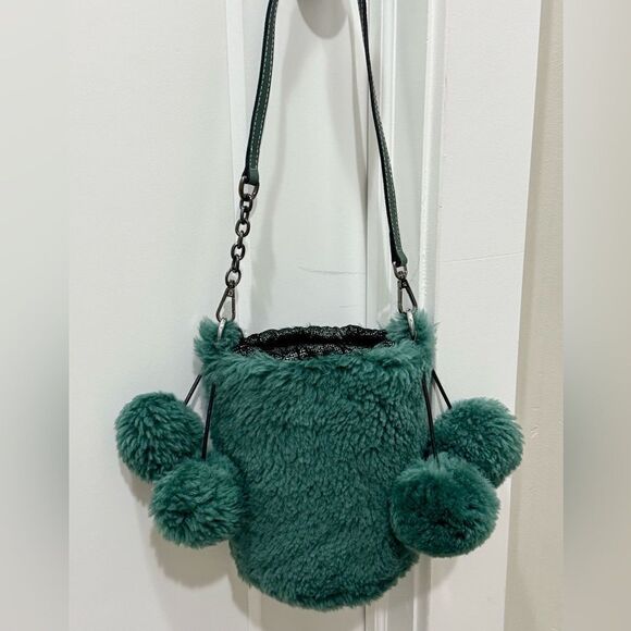 Chic Design Handmade Genuine Shearling Drawstring Bucket Bag & Multi Style Use - Picture 7 of 15